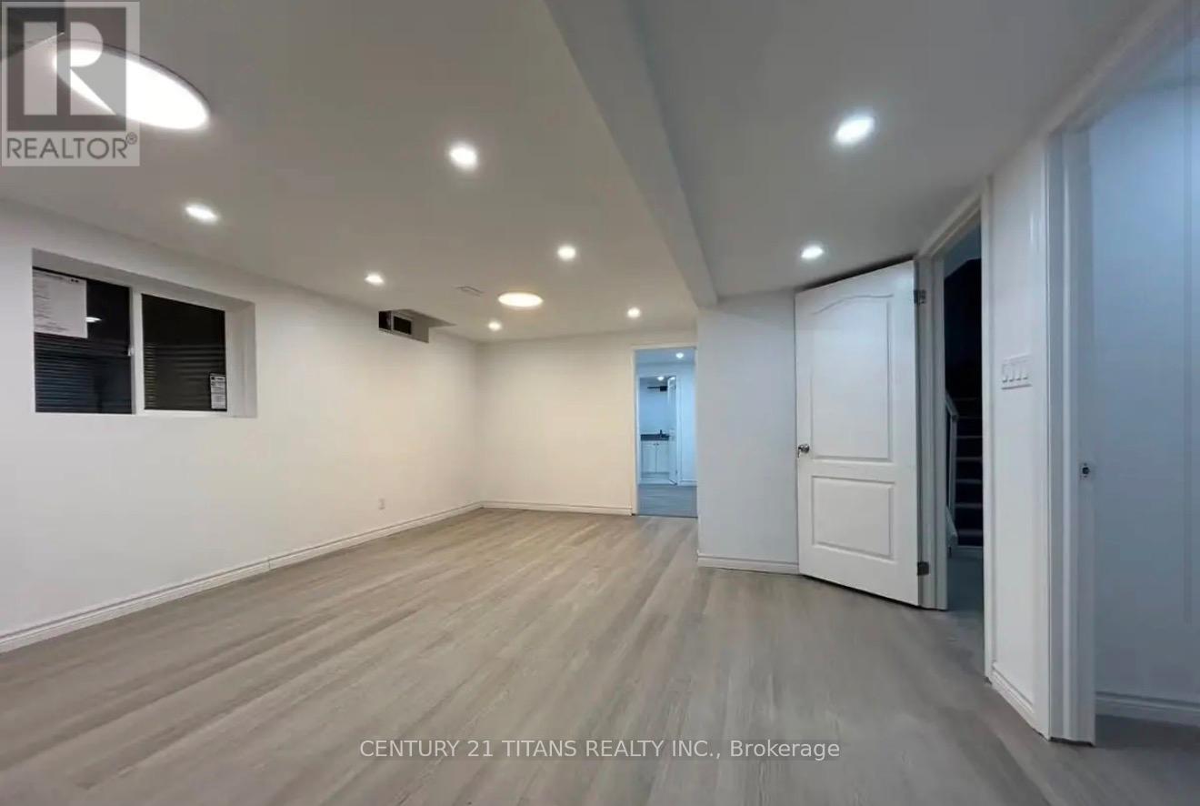 Bsmt Unit A - 60 Normandy Crescent, Richmond Hill, Ontario  L4C 8L7 - Photo 6 - N13763130