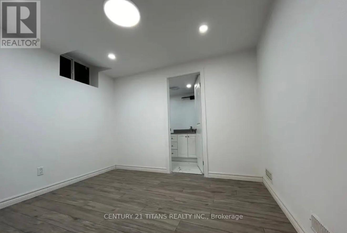 Bsmt Unit A - 60 Normandy Crescent, Richmond Hill, Ontario  L4C 8L7 - Photo 7 - N13763130