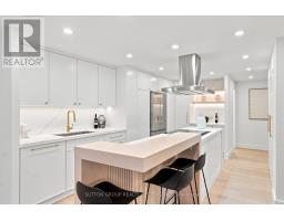 1504 - 812 BURNHAMTHORPE ROAD, Toronto, Ontario