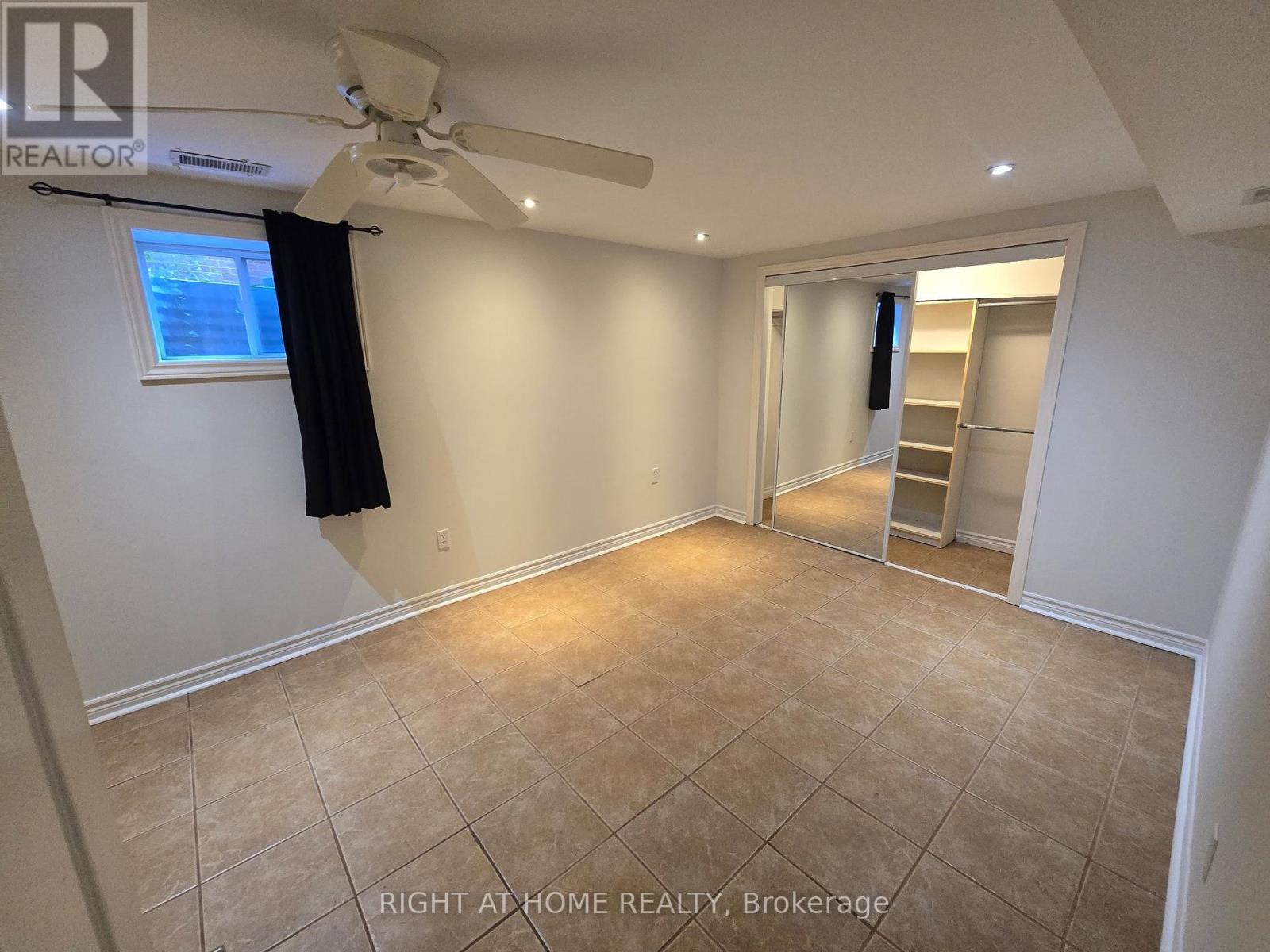 20 Lippincott Court, Richmond Hill, Ontario L4C 7M4 - Photo 3 - N13763822