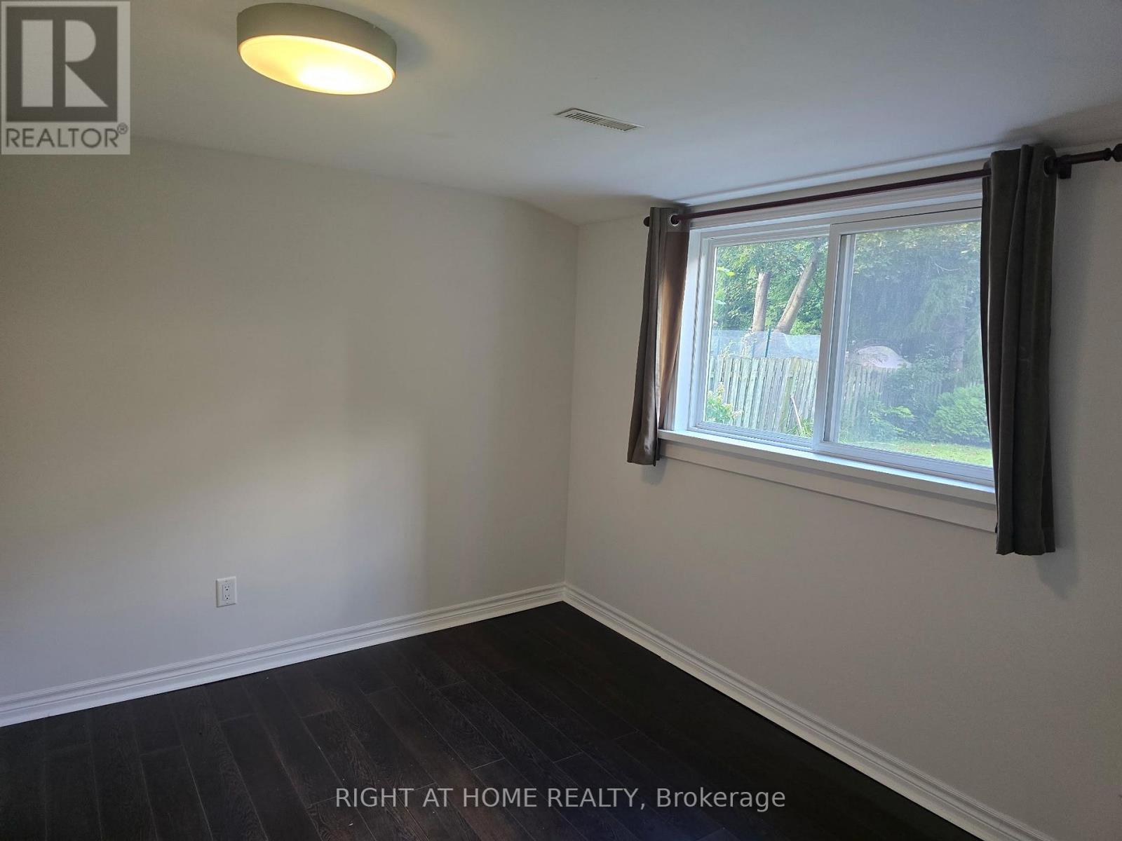 20 Lippincott Court, Richmond Hill, Ontario L4C 7M4 - Photo 4 - N13763822