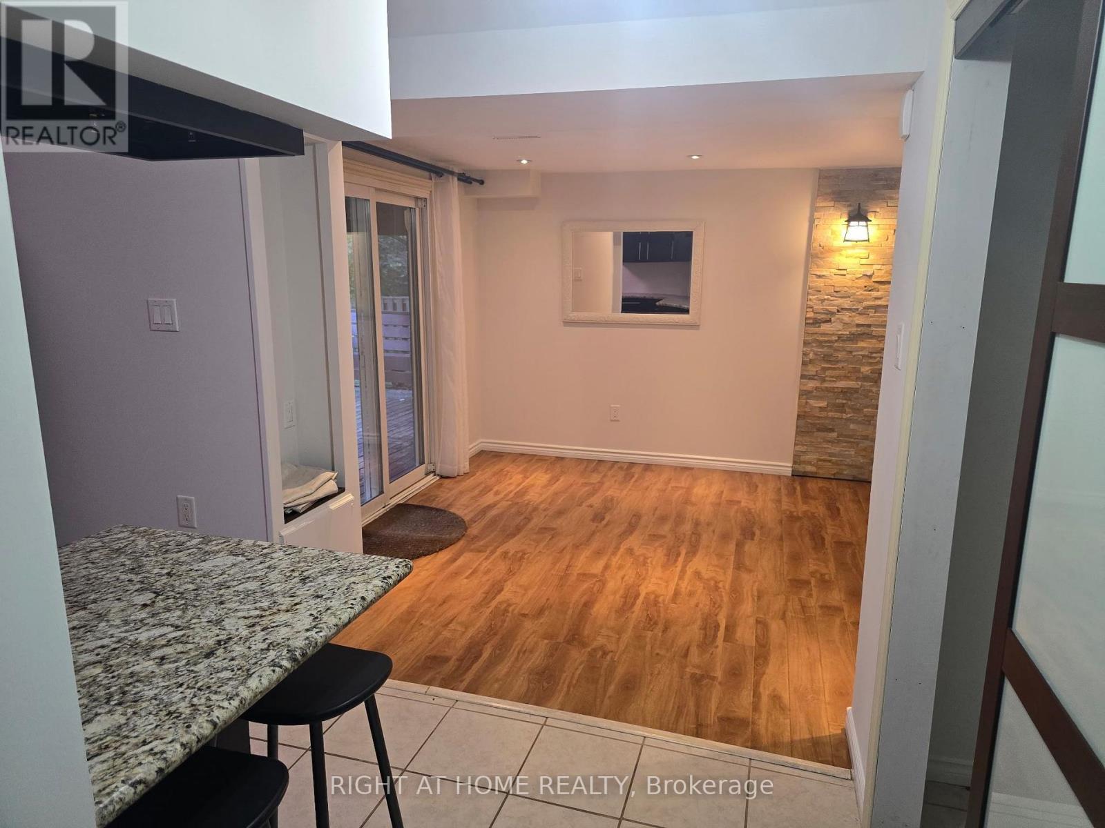 20 Lippincott Court, Richmond Hill, Ontario L4C 7M4 - Photo 5 - N13763822