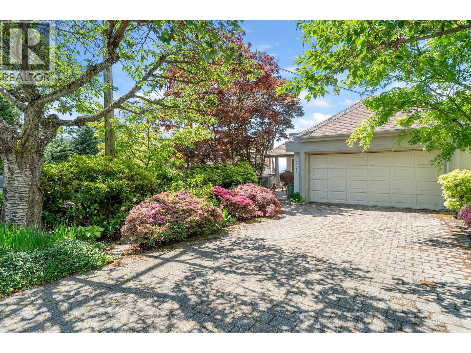 3961 St. Albans Avenue, North Vancouver, British Columbia  V7N 1S9 - Photo 3 - R3163693