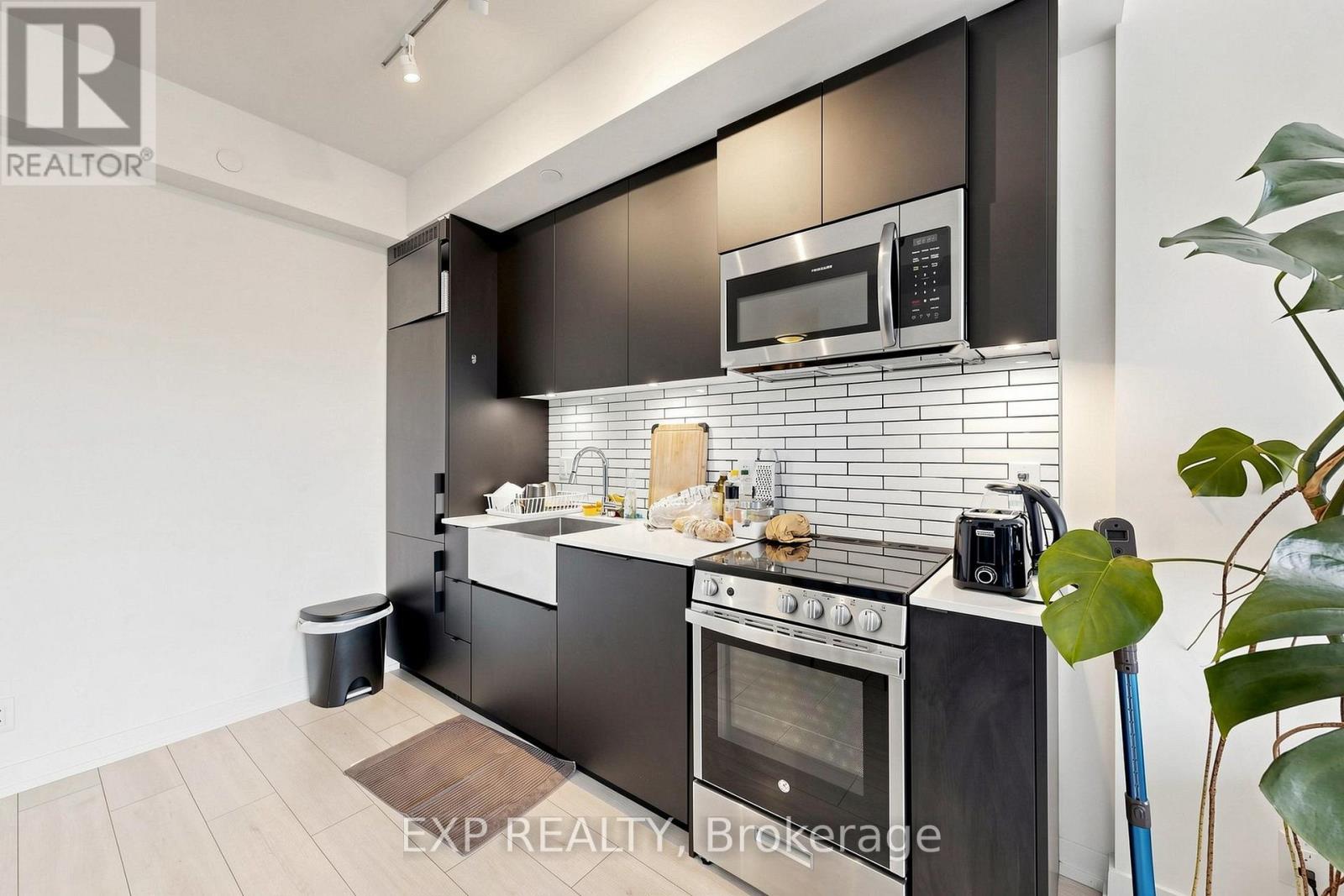 318 - 270 Dufferin Street, Toronto, Ontario M6C 1A7 - Photo 11 - W13763810