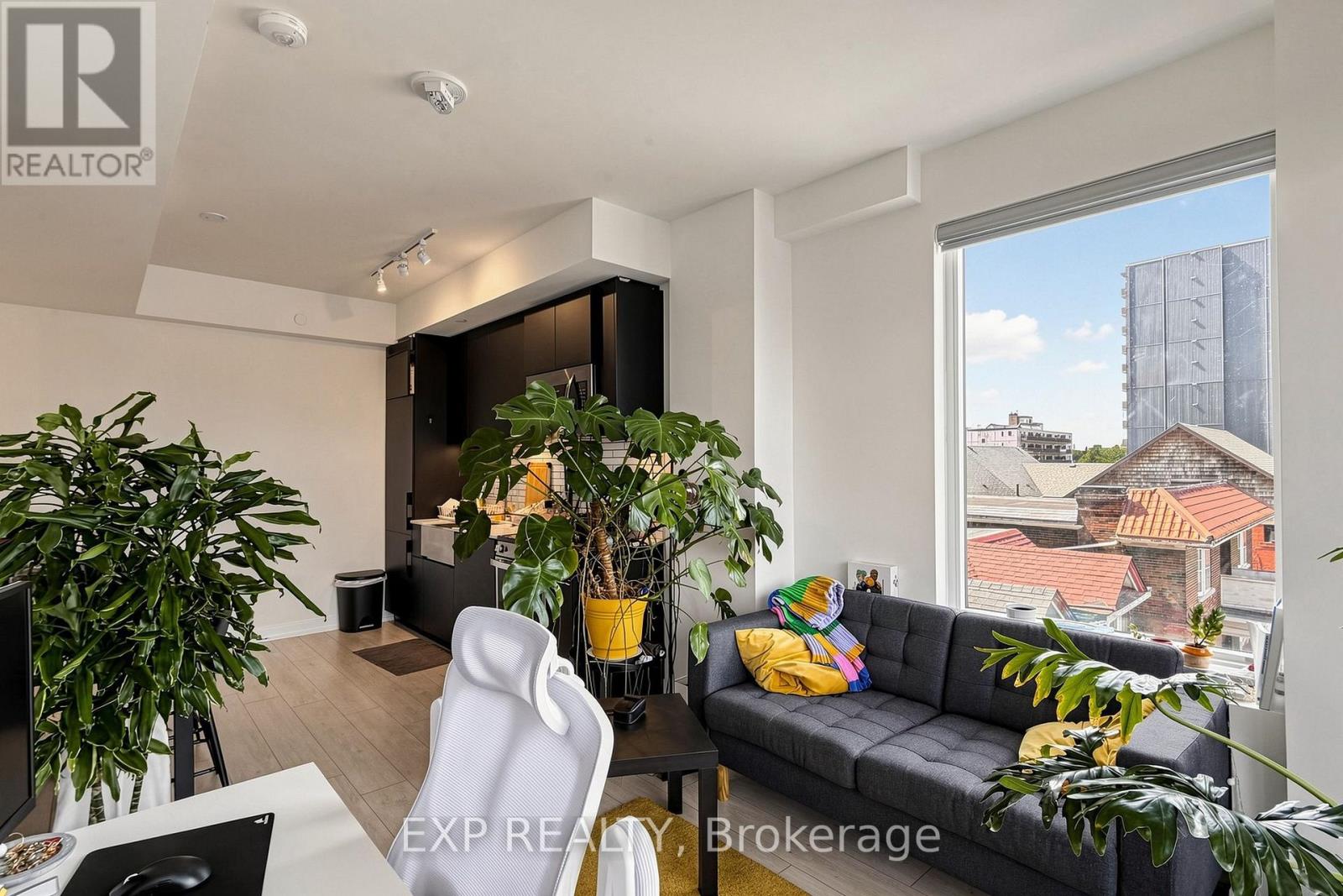 318 - 270 Dufferin Street, Toronto, Ontario M6C 1A7 - Photo 6 - W13763810