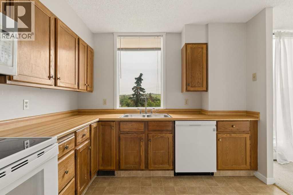 401, 145 Point Drive NW, Calgary, Alberta  T3B 4W1 - Photo 9 - A2329414