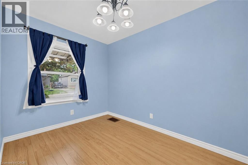 302 East 28th Street, Hamilton, Ontario  L8V 3J3 - Photo 11 - 40861641