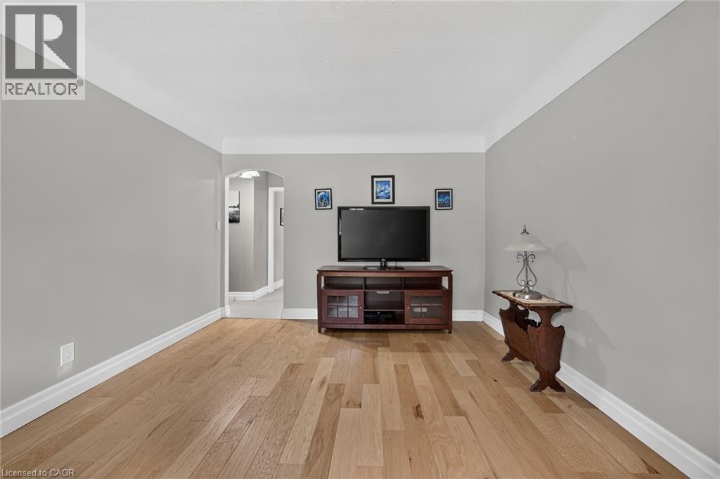 302 East 28th Street, Hamilton, Ontario  L8V 3J3 - Photo 15 - 40861641
