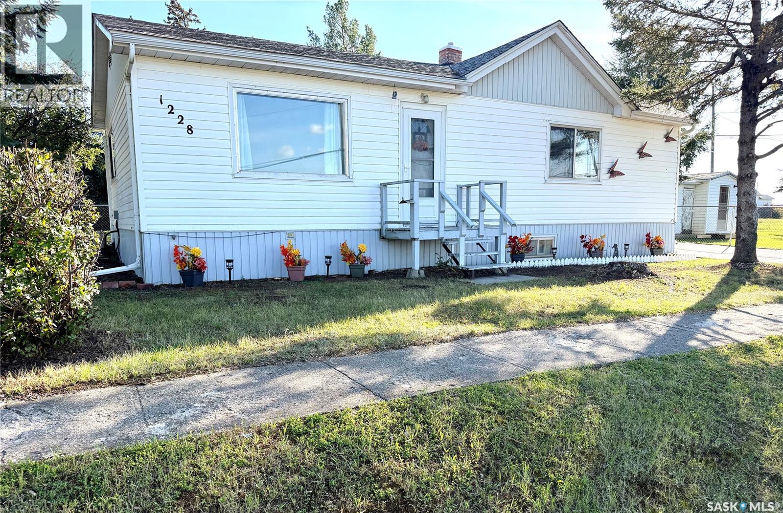 1228 Taylor Street, Herbert, Saskatchewan  S0H 2A0 - Photo 1 - SK048031