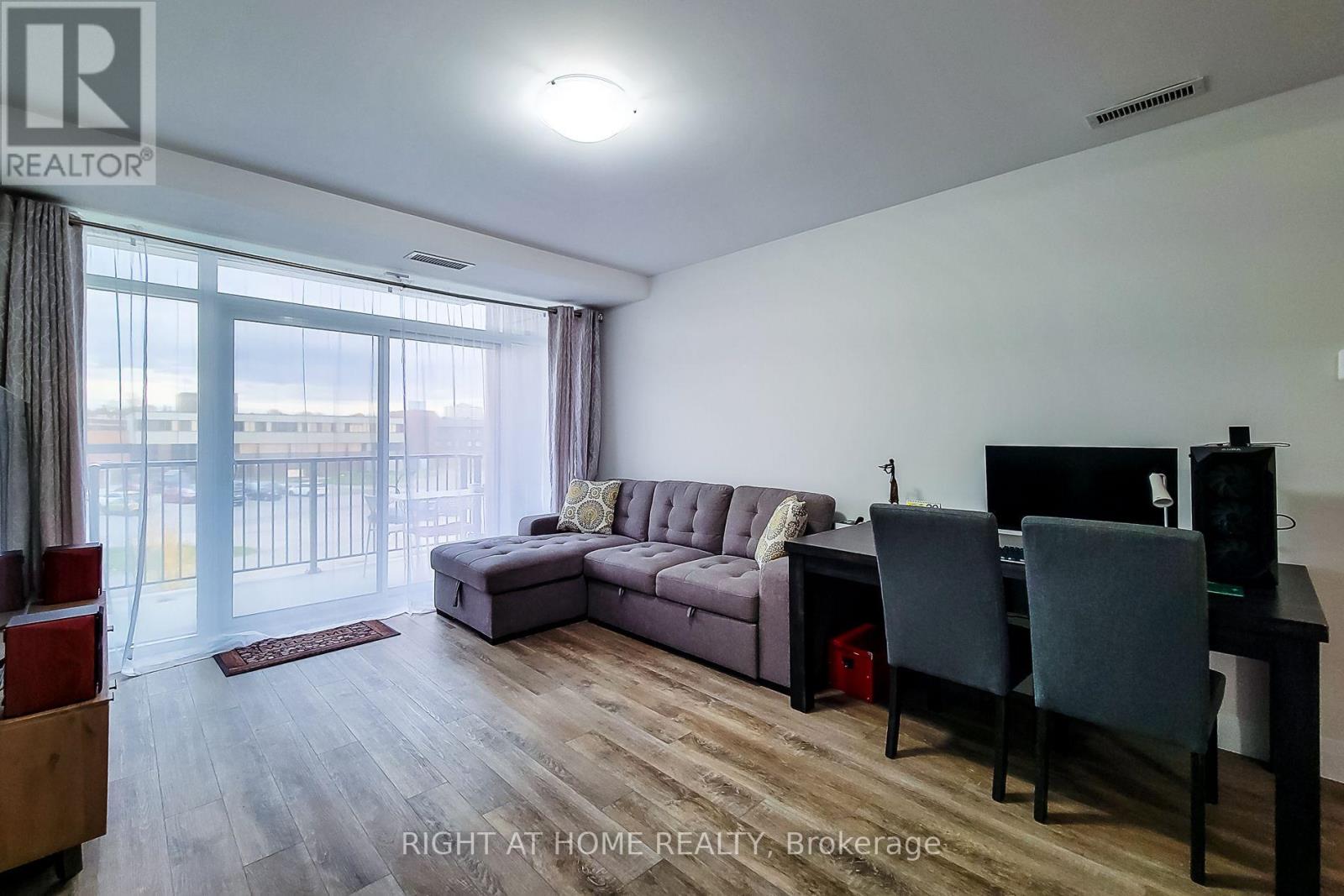 217 - 1 Redfern Aveenue Avenue, Hamilton, Ontario L9C 0E6 - Photo 12 - X13760316