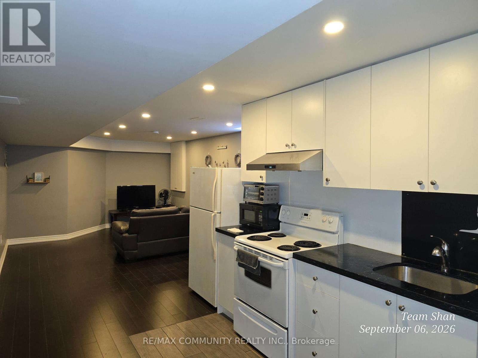 18 Bobcat Terrace, Toronto, Ontario  M1B 6G6 - Photo 3 - E13763840