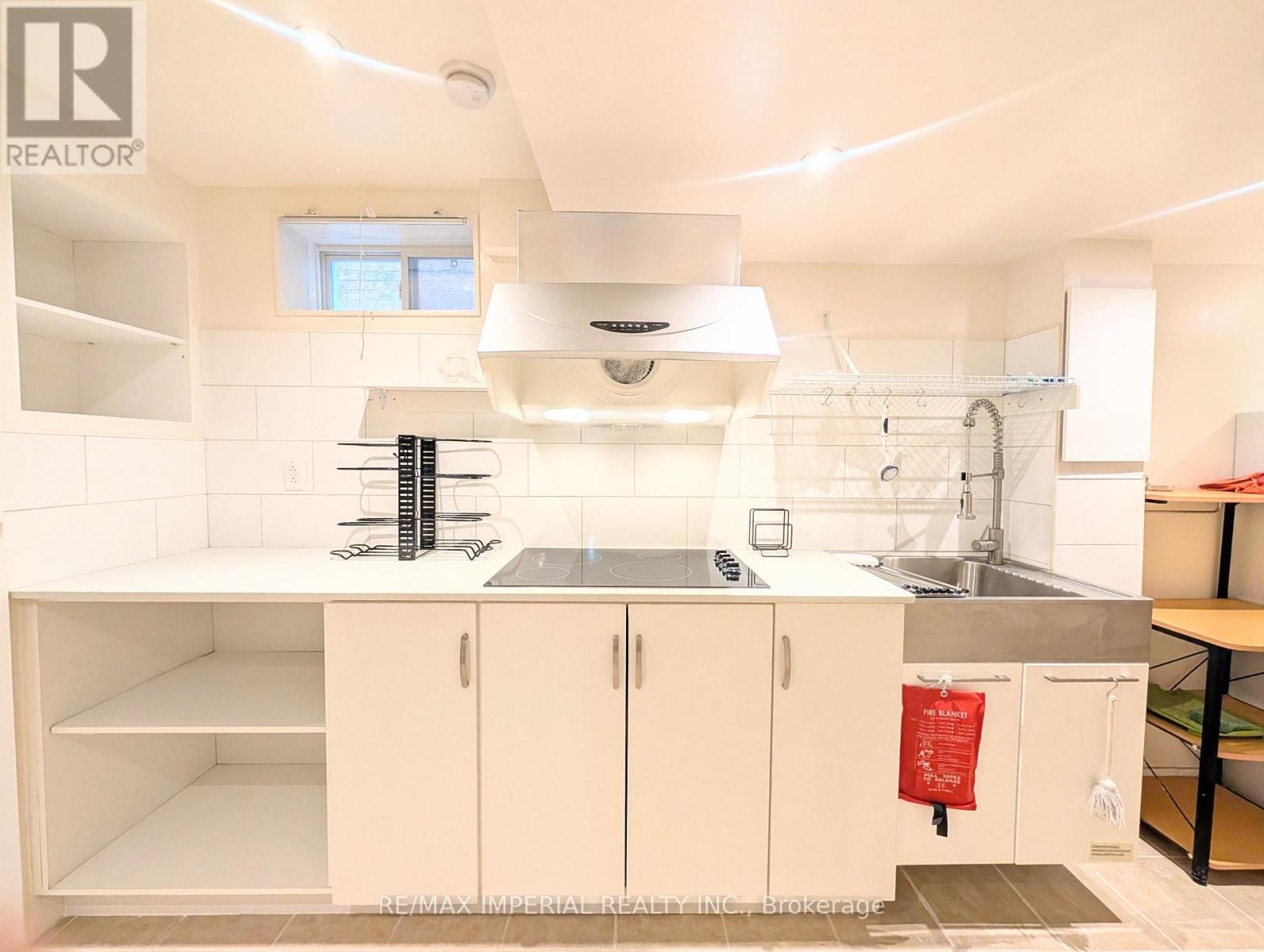 Bsmt - 234 Old Colony Road, Richmond Hill, Ontario  L4E 5B9 - Photo 10 - N13763864