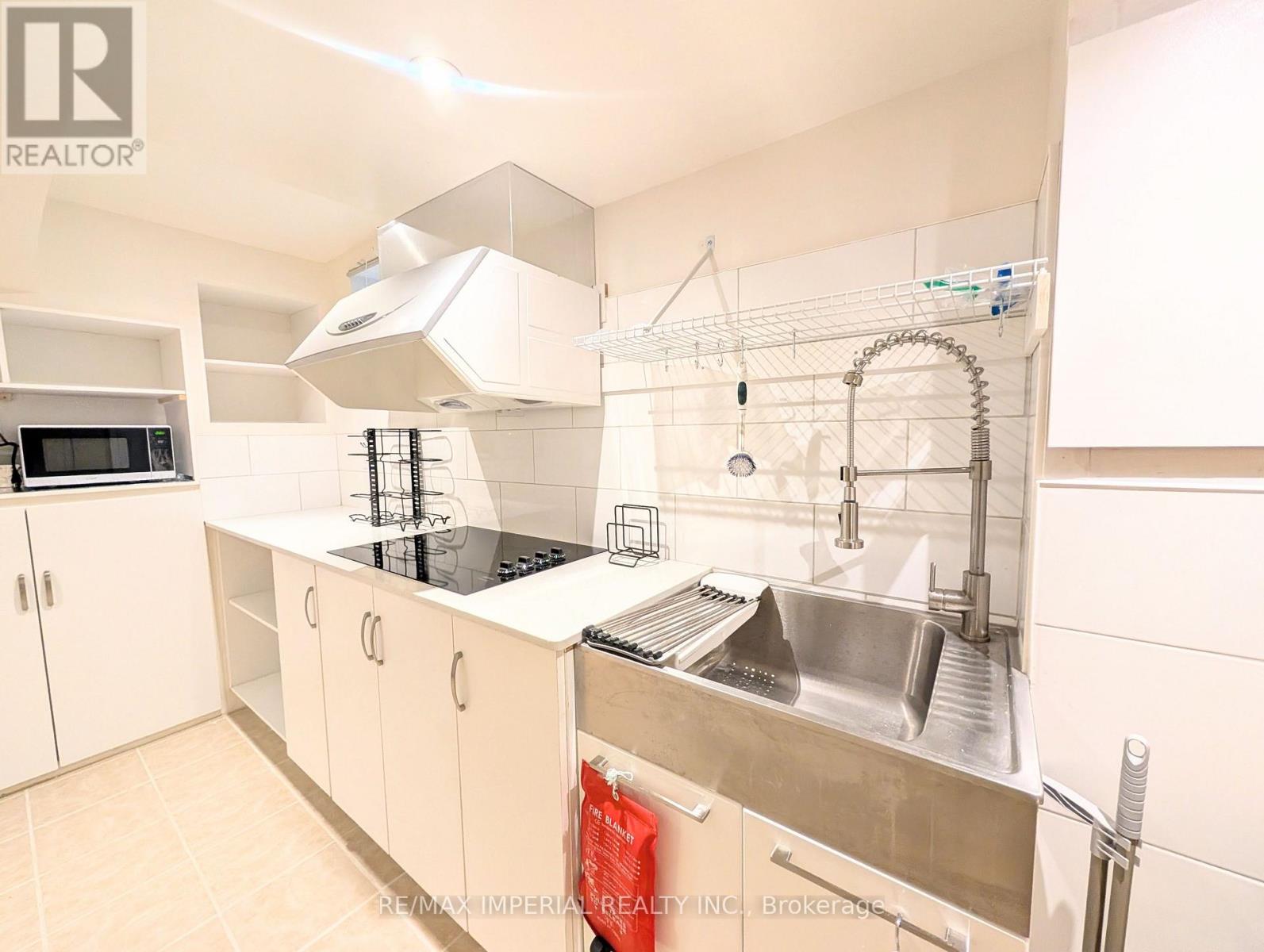 Bsmt - 234 Old Colony Road, Richmond Hill, Ontario  L4E 5B9 - Photo 13 - N13763864