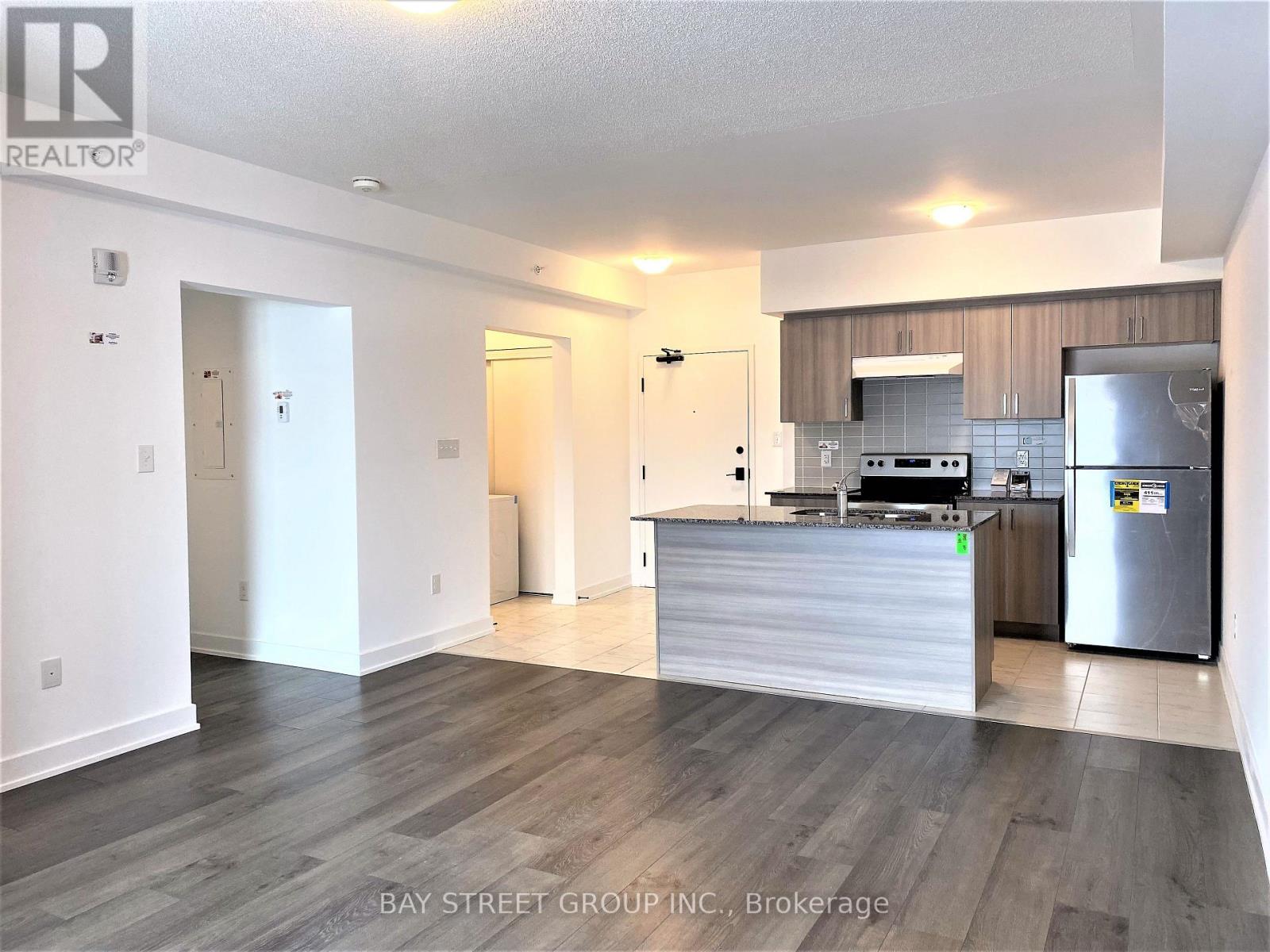 414 - 4 Spice Way, Barrie, Ontario  L9J 0M2 - Photo 2 - S13763866