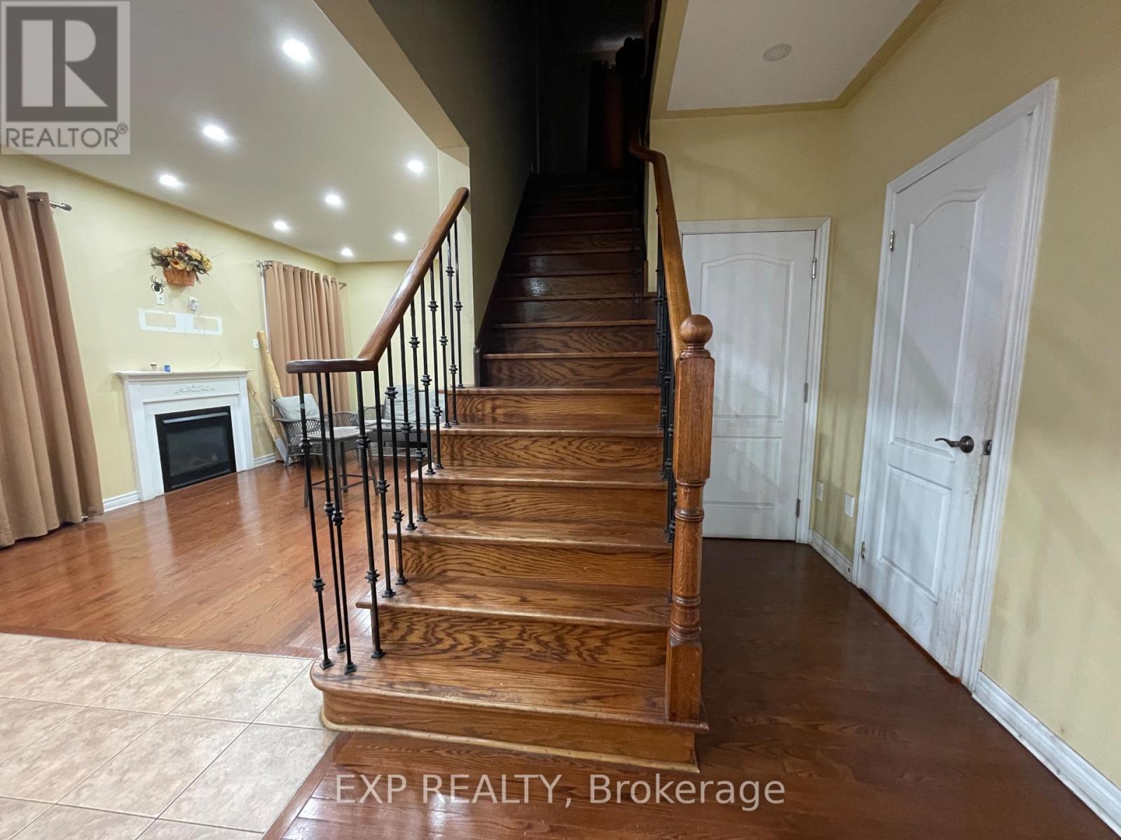 544 Fernforest Drive, Brampton, Ontario  L6R 0V8 - Photo 5 - W13763842