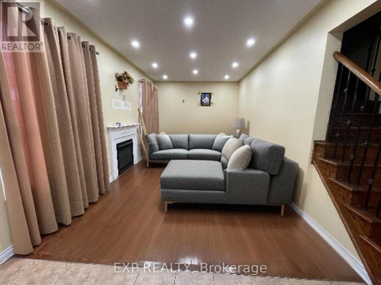544 Fernforest Drive, Brampton, Ontario  L6R 0V8 - Photo 6 - W13763842