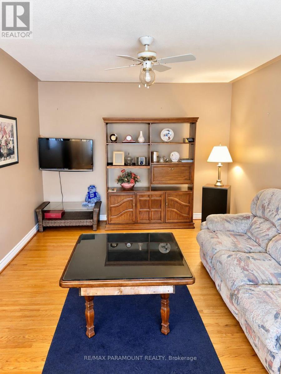 42 Bromley Crescent, Brampton, Ontario  L6T 1Z1 - Photo 11 - W13763872