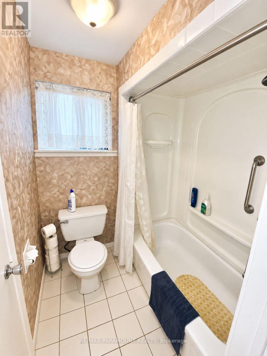 42 Bromley Crescent, Brampton, Ontario  L6T 1Z1 - Photo 12 - W13763872