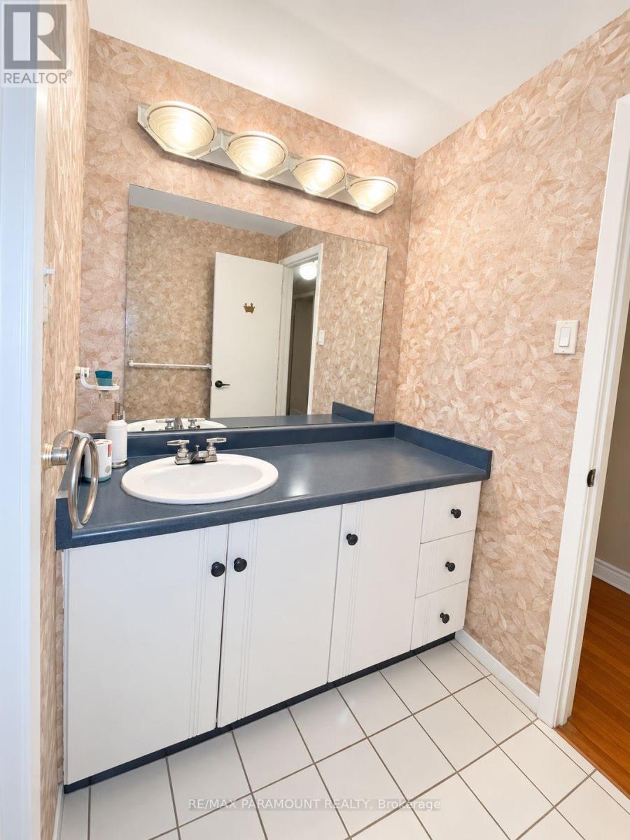 42 Bromley Crescent, Brampton, Ontario  L6T 1Z1 - Photo 13 - W13763872