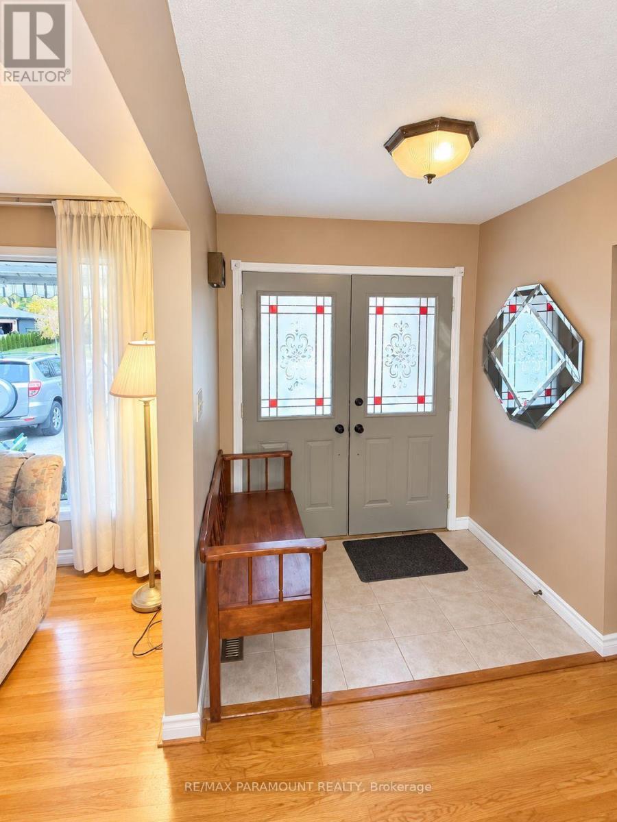 42 Bromley Crescent, Brampton, Ontario  L6T 1Z1 - Photo 2 - W13763872