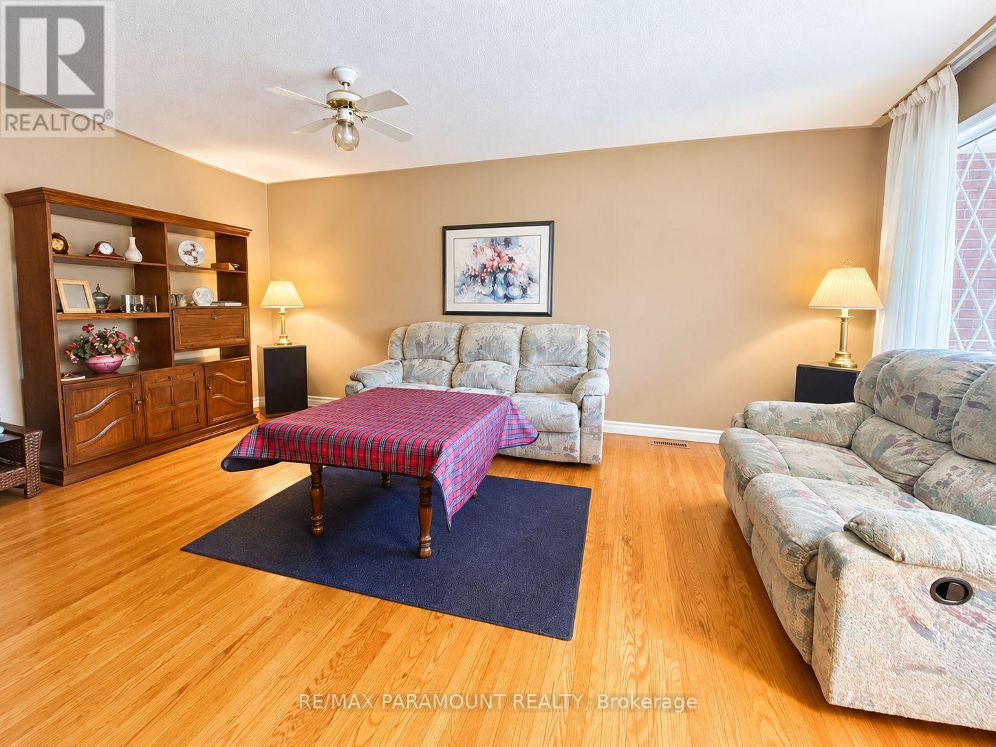 42 Bromley Crescent, Brampton, Ontario  L6T 1Z1 - Photo 3 - W13763872