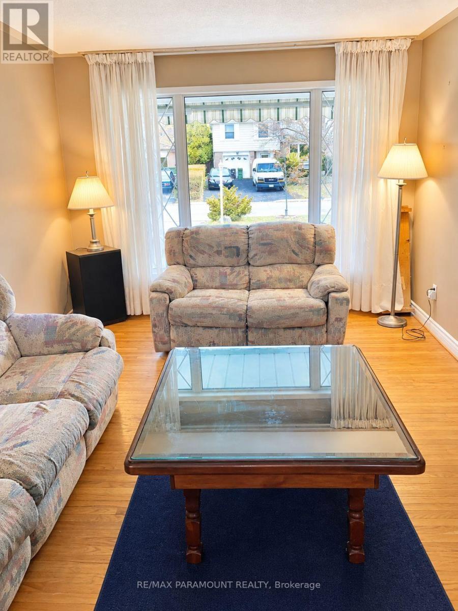 42 Bromley Crescent, Brampton, Ontario  L6T 1Z1 - Photo 4 - W13763872