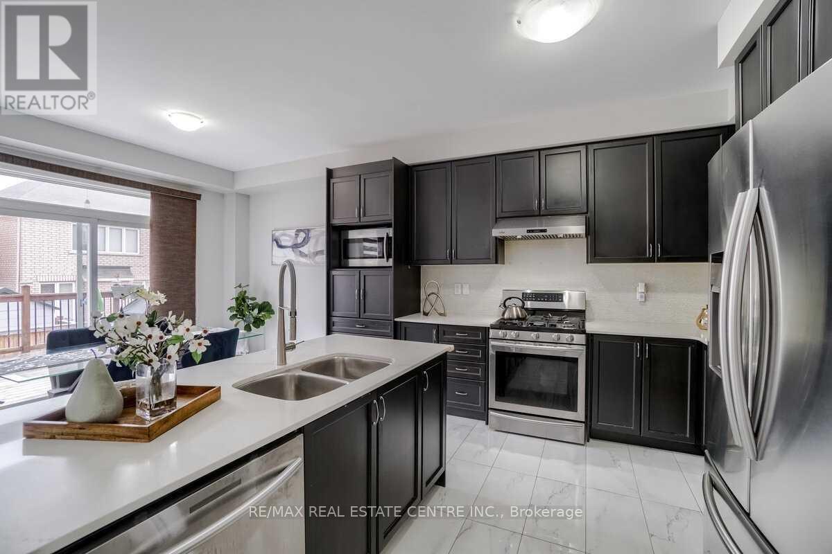 11 Ingleside Road, Brampton, Ontario  L6Y 0Z2 - Photo 10 - W13763880