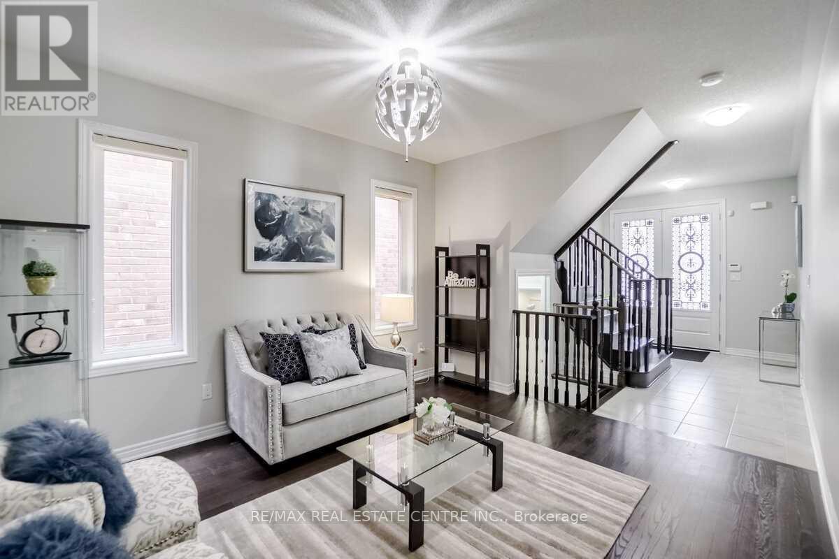 11 Ingleside Road, Brampton, Ontario  L6Y 0Z2 - Photo 4 - W13763880