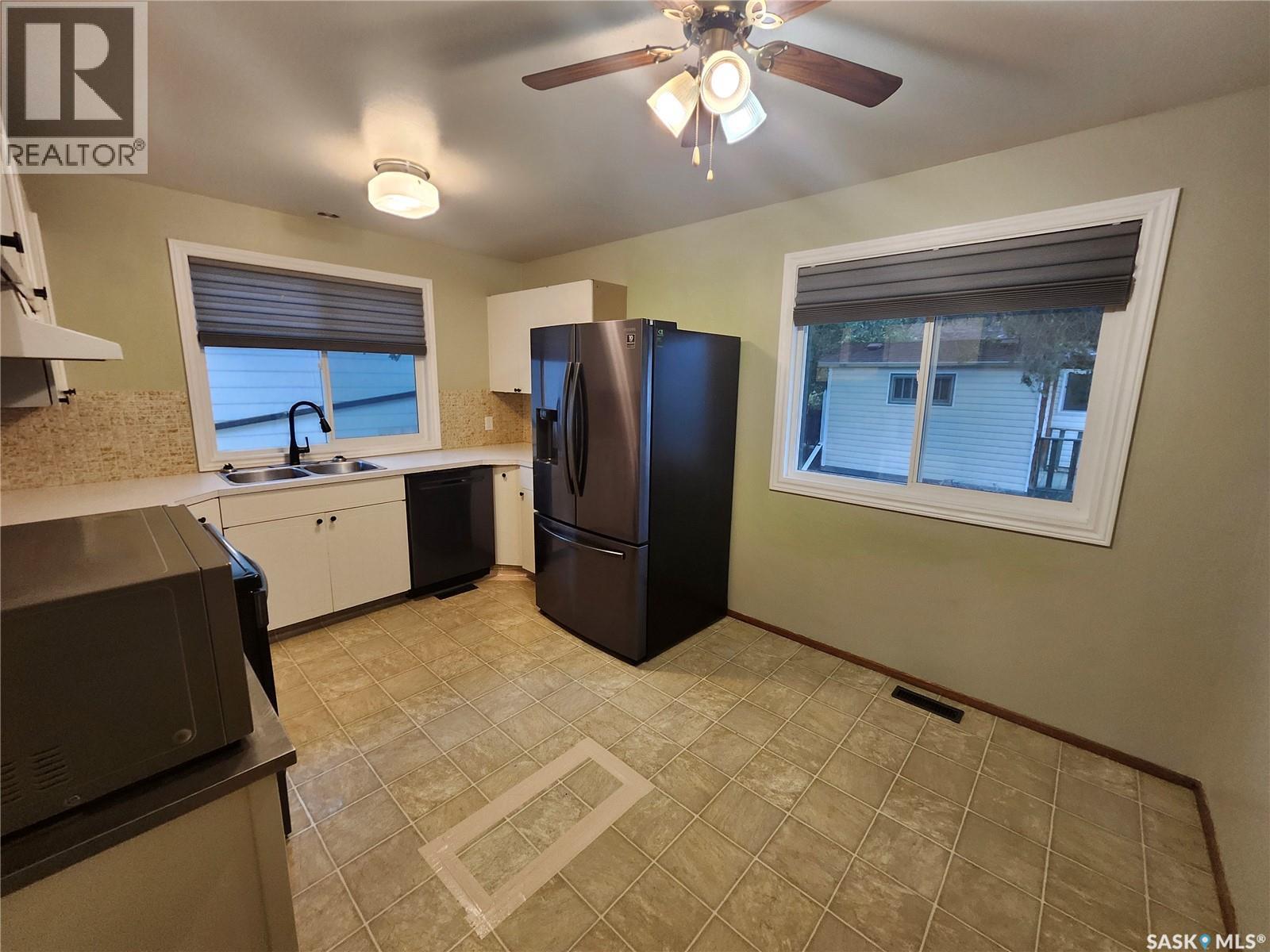 306 3rd Avenue W, Leader, Saskatchewan  S0N 1H0 - Photo 11 - SK047747