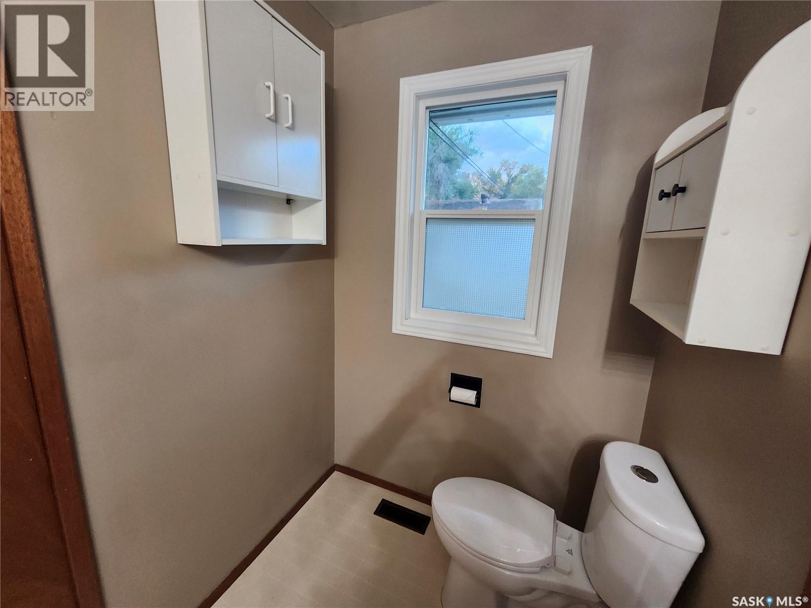 306 3rd Avenue W, Leader, Saskatchewan  S0N 1H0 - Photo 21 - SK047747