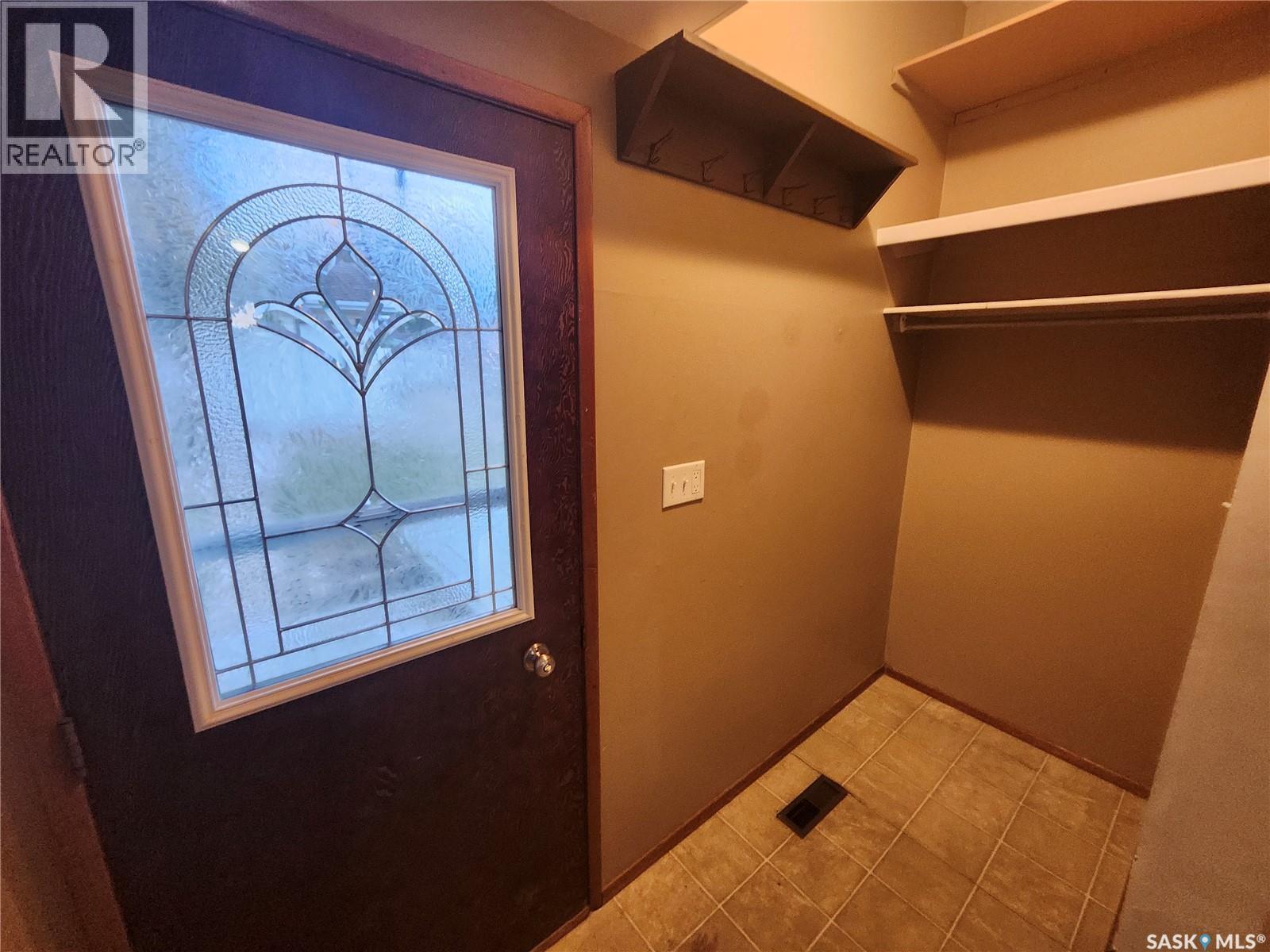 306 3rd Avenue W, Leader, Saskatchewan  S0N 1H0 - Photo 23 - SK047747