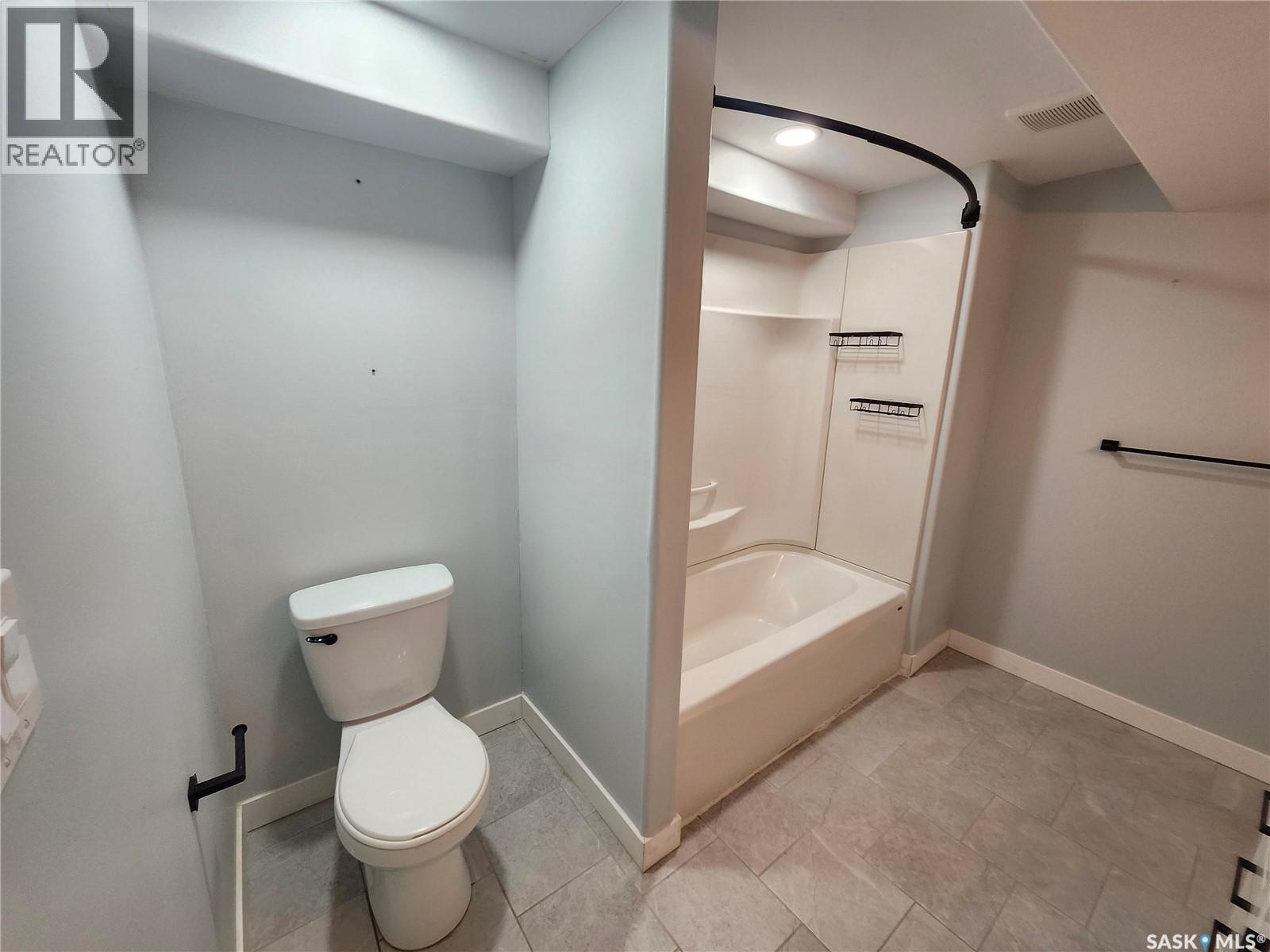 306 3rd Avenue W, Leader, Saskatchewan  S0N 1H0 - Photo 30 - SK047747