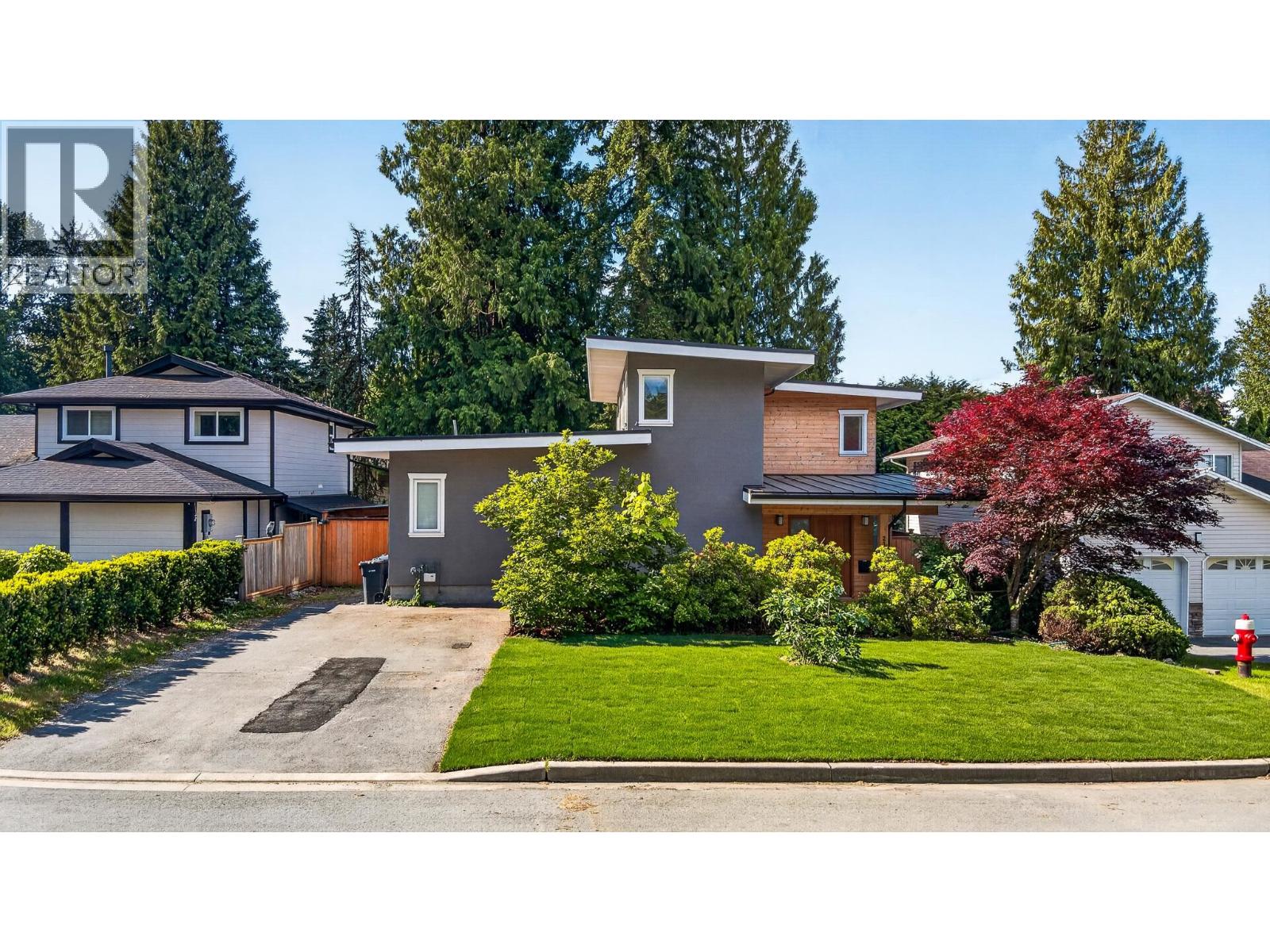 2388 Patricia Avenue, Port Coquitlam, British Columbia  V3B 2H3 - Photo 2 - R3163506