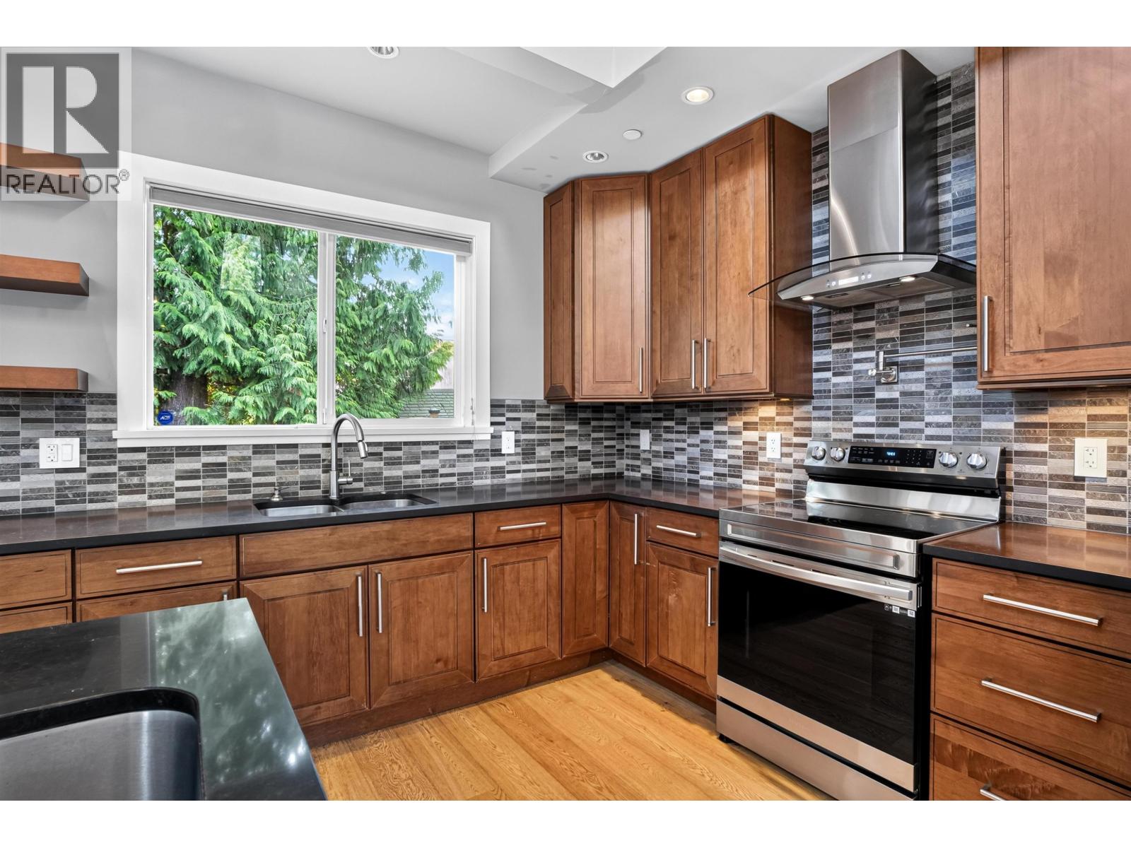 2388 Patricia Avenue, Port Coquitlam, British Columbia  V3B 2H3 - Photo 12 - R3163506