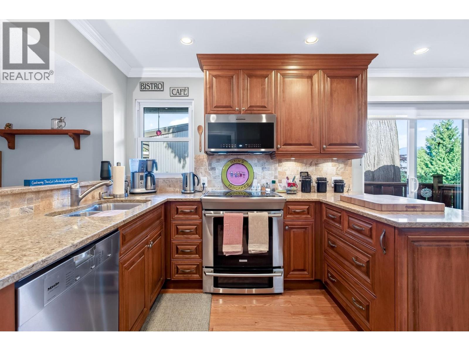 2996 Surf Crescent, Coquitlam, British Columbia  V3C 3S8 - Photo 9 - R3161680