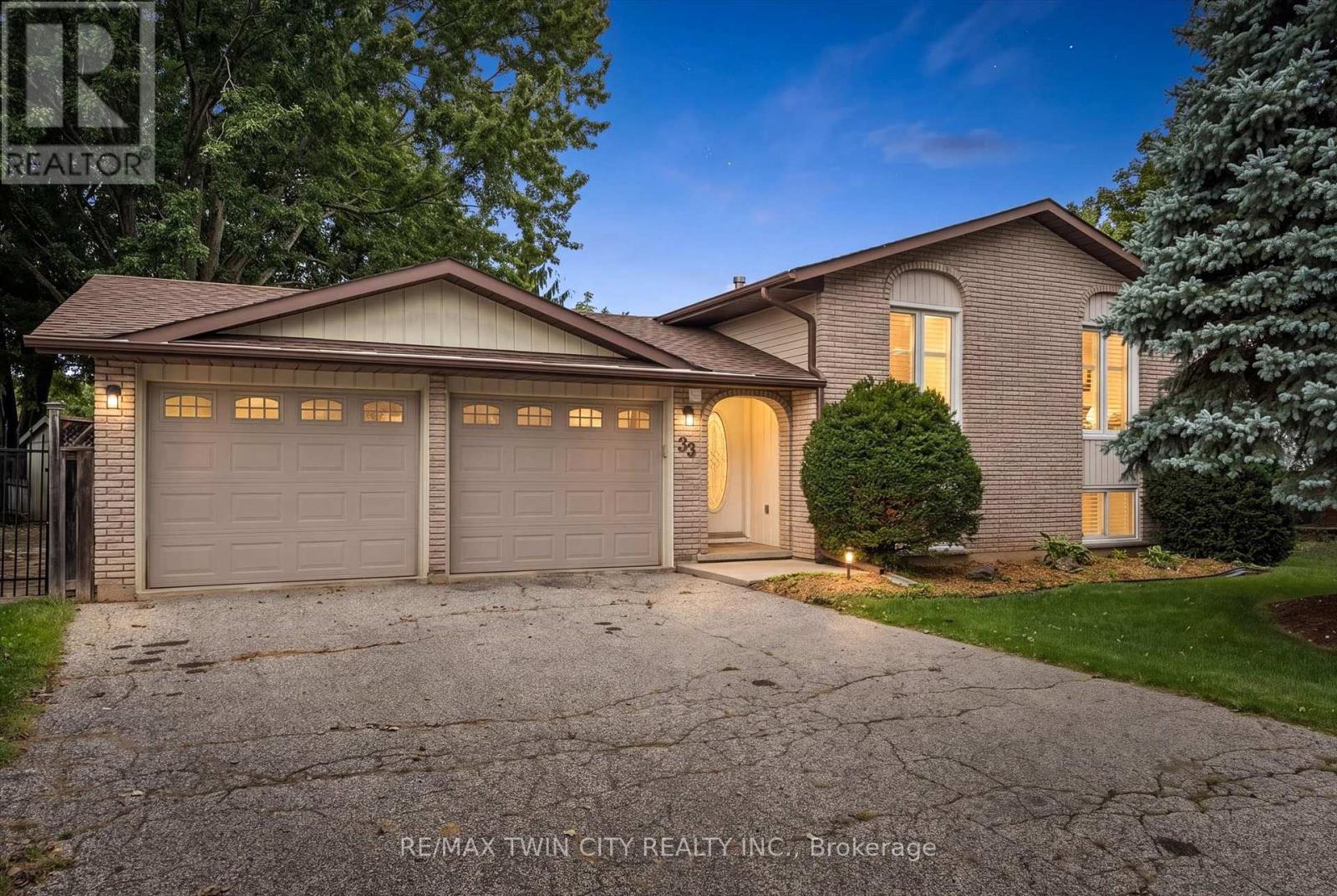 33 MACCOLL PLACE, Haldimand, Ontario