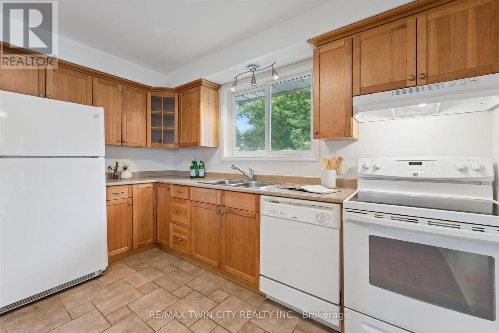 33 Maccoll Place, Haldimand, Ontario  N3W 1K4 - Photo 12 - X13763868
