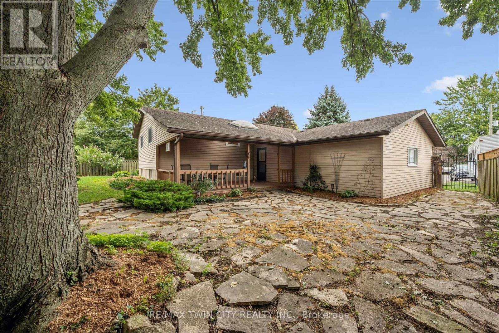 33 Maccoll Place, Haldimand, Ontario  N3W 1K4 - Photo 31 - X13763868