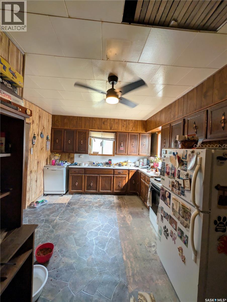439 4th Street W, Shaunavon, Saskatchewan  S0N 2M0 - Photo 4 - SK047996