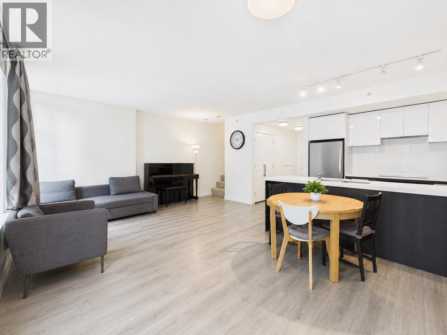 6335 Silver Avenue, Burnaby, British Columbia  V5H 0C3 - Photo 1 - R3163597