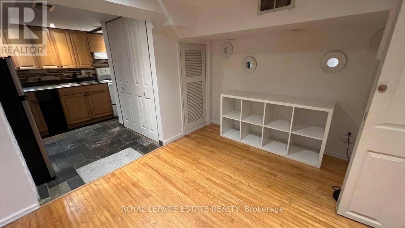 372 Victoria Park Avenue, Toronto, Ontario  M4E 3S8 - Photo 8 - E13596180