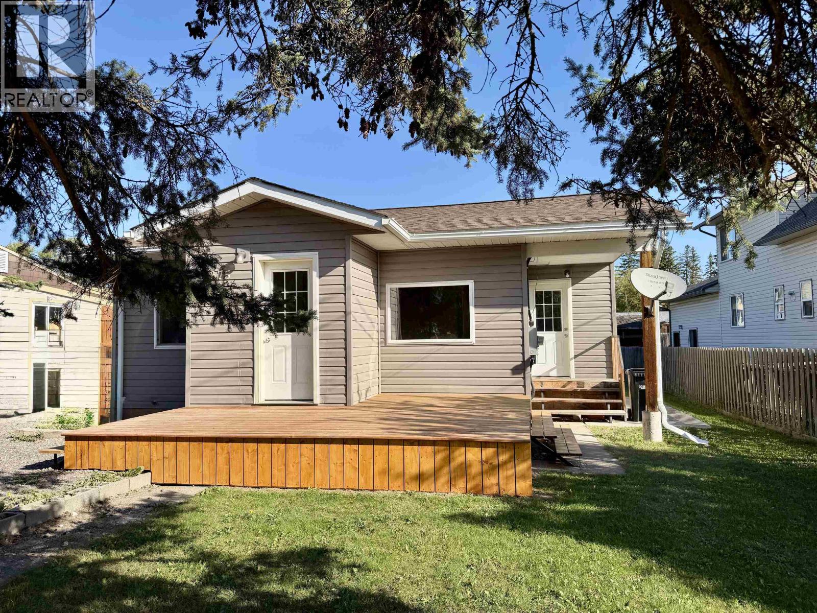 375 W Stewart Street, Vanderhoof, British Columbia  V0J 3A0 - Photo 1 - R3163574
