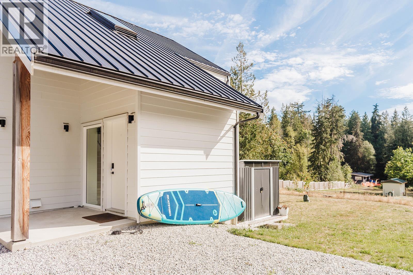 3477 Spruce Road, Roberts Creek, British Columbia  V0N 2W2 - Photo 38 - R3163697