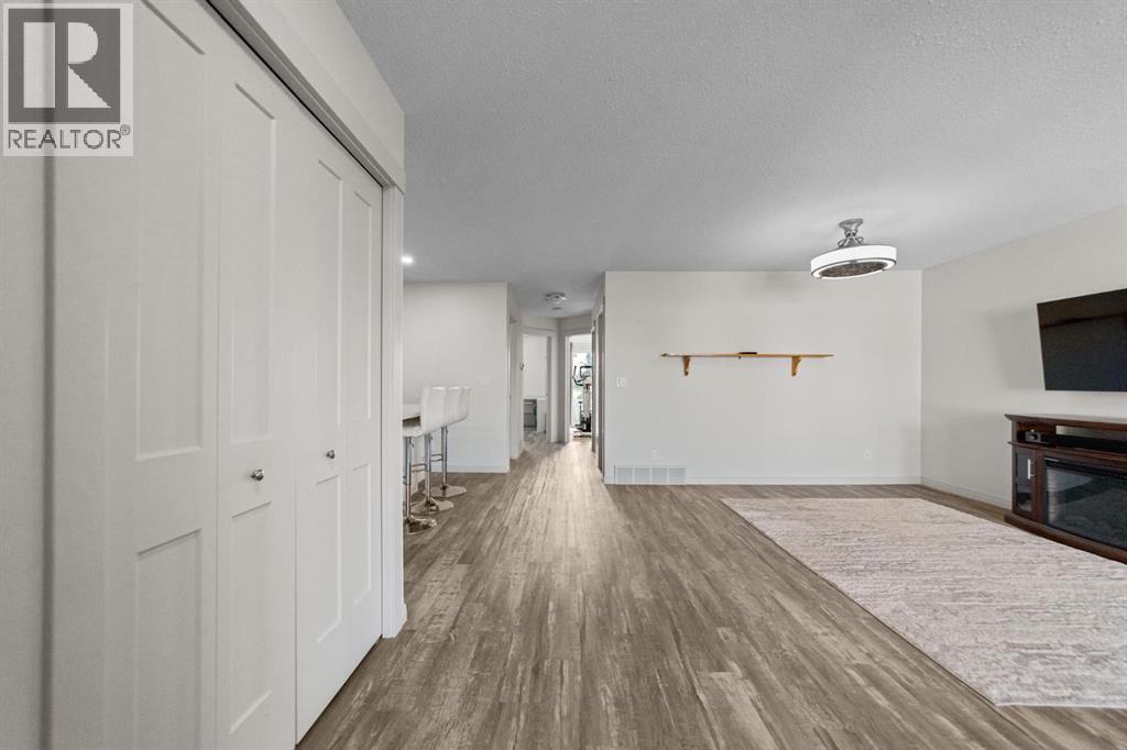 3936 56a Street Close, Camrose, Alberta  T4V 4L1 - Photo 6 - A2311584