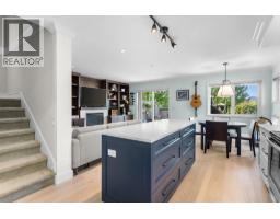 1121 ST. ANDREWS AVENUE, North Vancouver, British Columbia