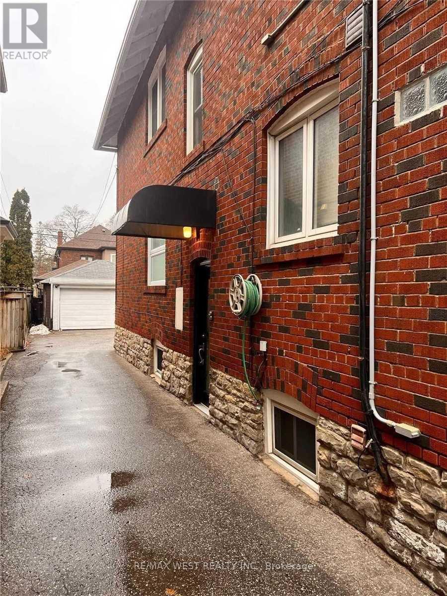 Lower - 900 Avenue Road, Toronto, Ontario  M5P 2K6 - Photo 2 - C13763924