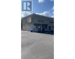 8 MIDTOWN DRIVE, Oshawa, Ontario