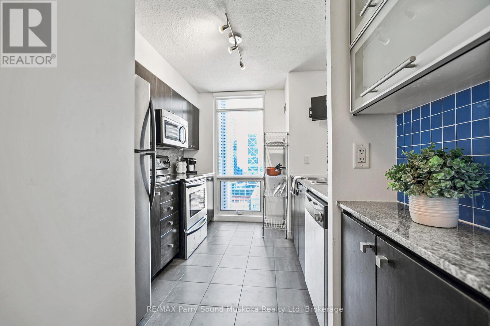 11 Brunel Court, Toronto (Waterfront Communities), Ontario  M5V 3Y3 - Photo 10 - C13763920