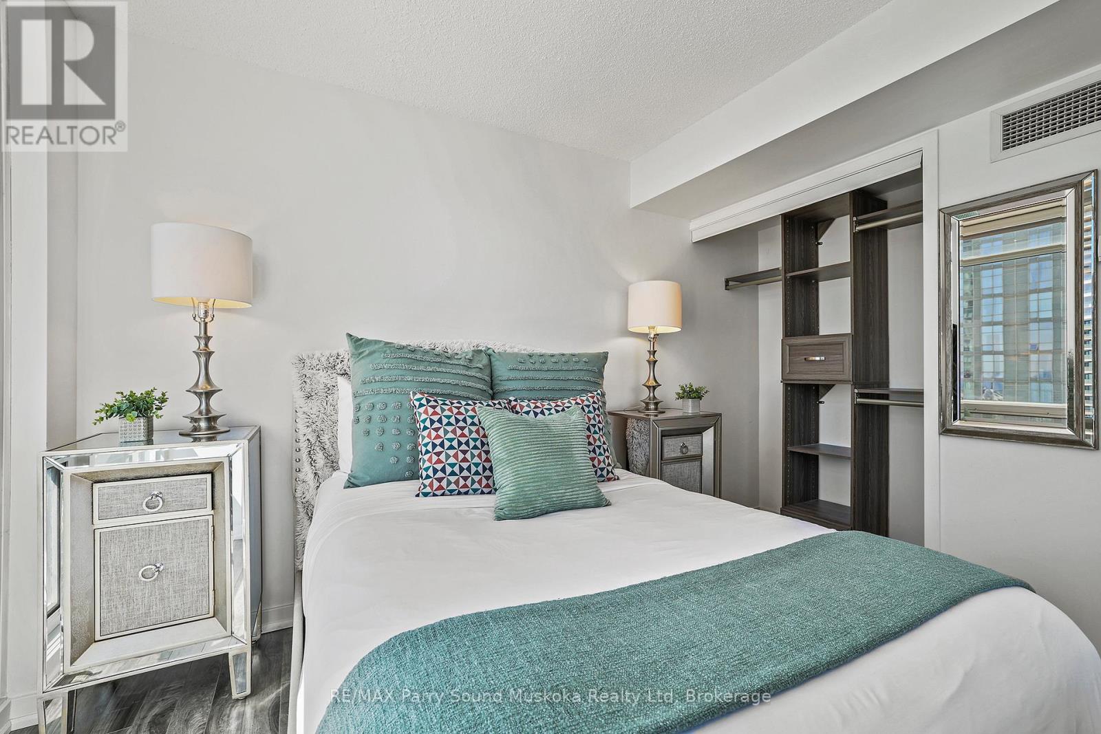 11 Brunel Court, Toronto (Waterfront Communities), Ontario  M5V 3Y3 - Photo 14 - C13763920
