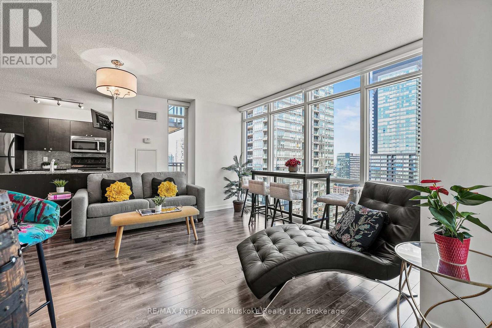 11 Brunel Court, Toronto (Waterfront Communities), Ontario  M5V 3Y3 - Photo 6 - C13763920